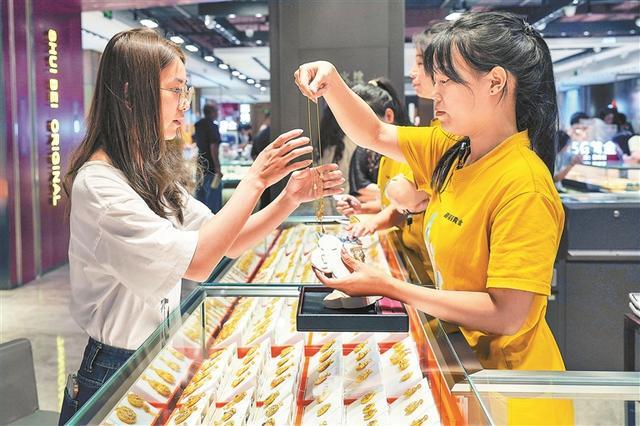饰 过去主打婚嫁市场如今流行日常佩戴ky开元棋牌年轻人爱上新中式黄金首