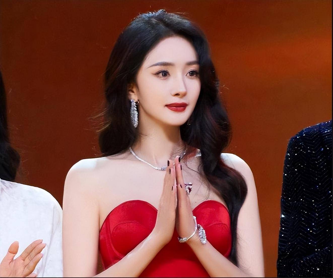 的腰85花的好身材终于被发现了开元棋牌杨幂的胸倪妮的臀景甜