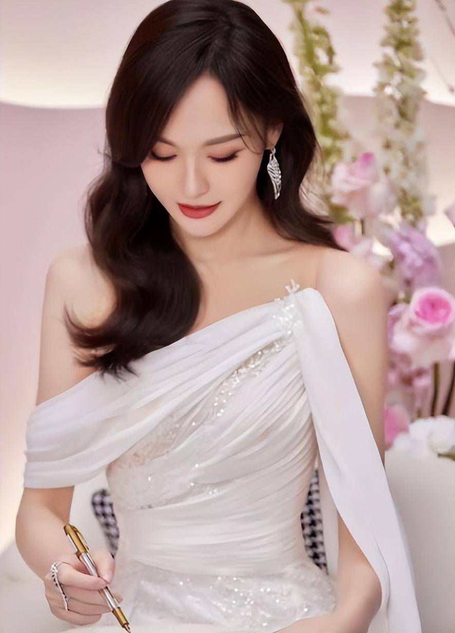 的腰85花的好身材终于被发现了开元棋牌杨幂的胸倪妮的臀景甜(图3)