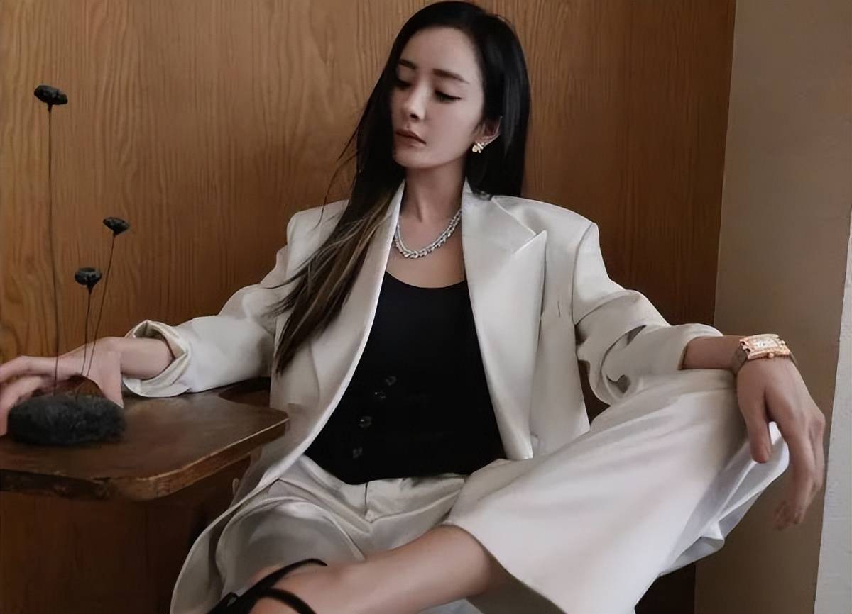 的腰85花的好身材终于被发现了开元棋牌杨幂的胸倪妮的臀景甜(图5)