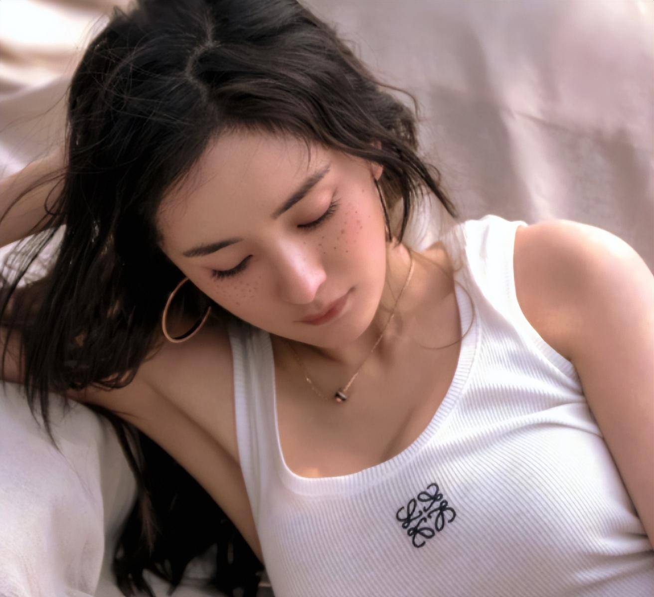 的腰85花的好身材终于被发现了开元棋牌杨幂的胸倪妮的臀景甜(图6)