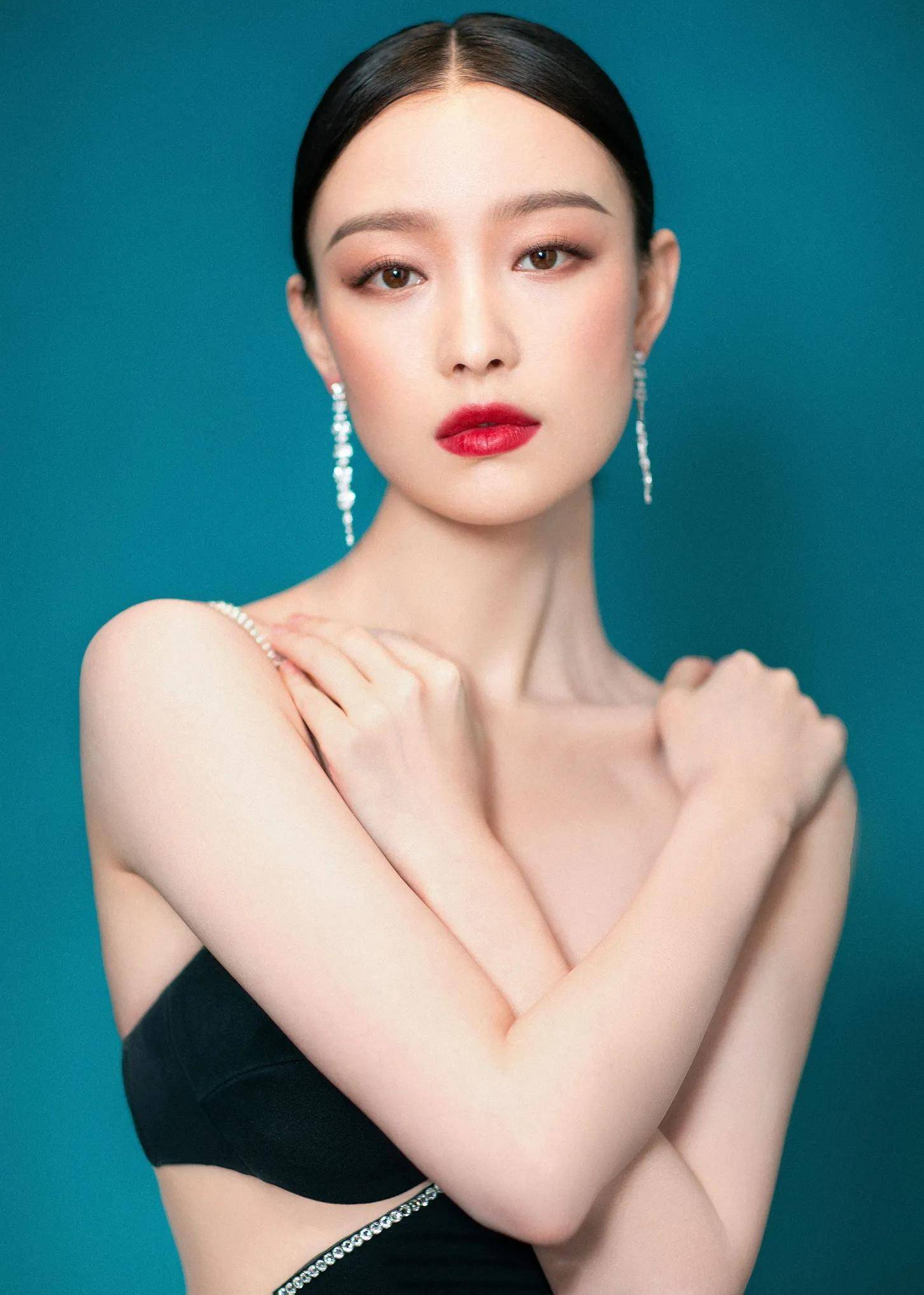 的腰85花的好身材终于被发现了开元棋牌杨幂的胸倪妮的臀景甜(图8)