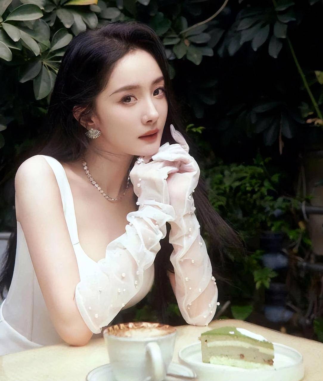 的腰85花的好身材终于被发现了开元棋牌杨幂的胸倪妮的臀景甜(图14)