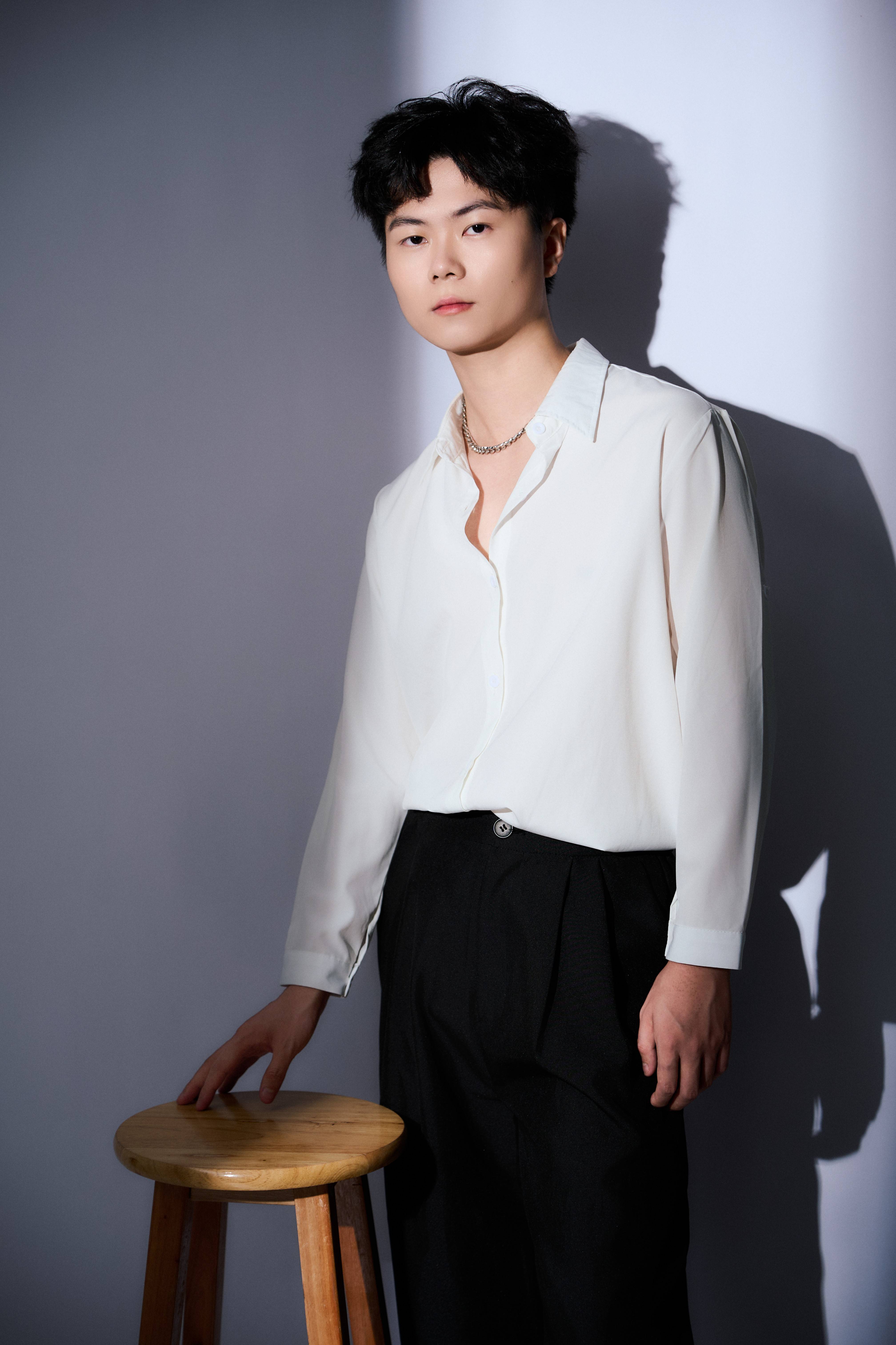 霖：在多元中定义新人魅力ky开元棋牌新人模特苏虹(图6)