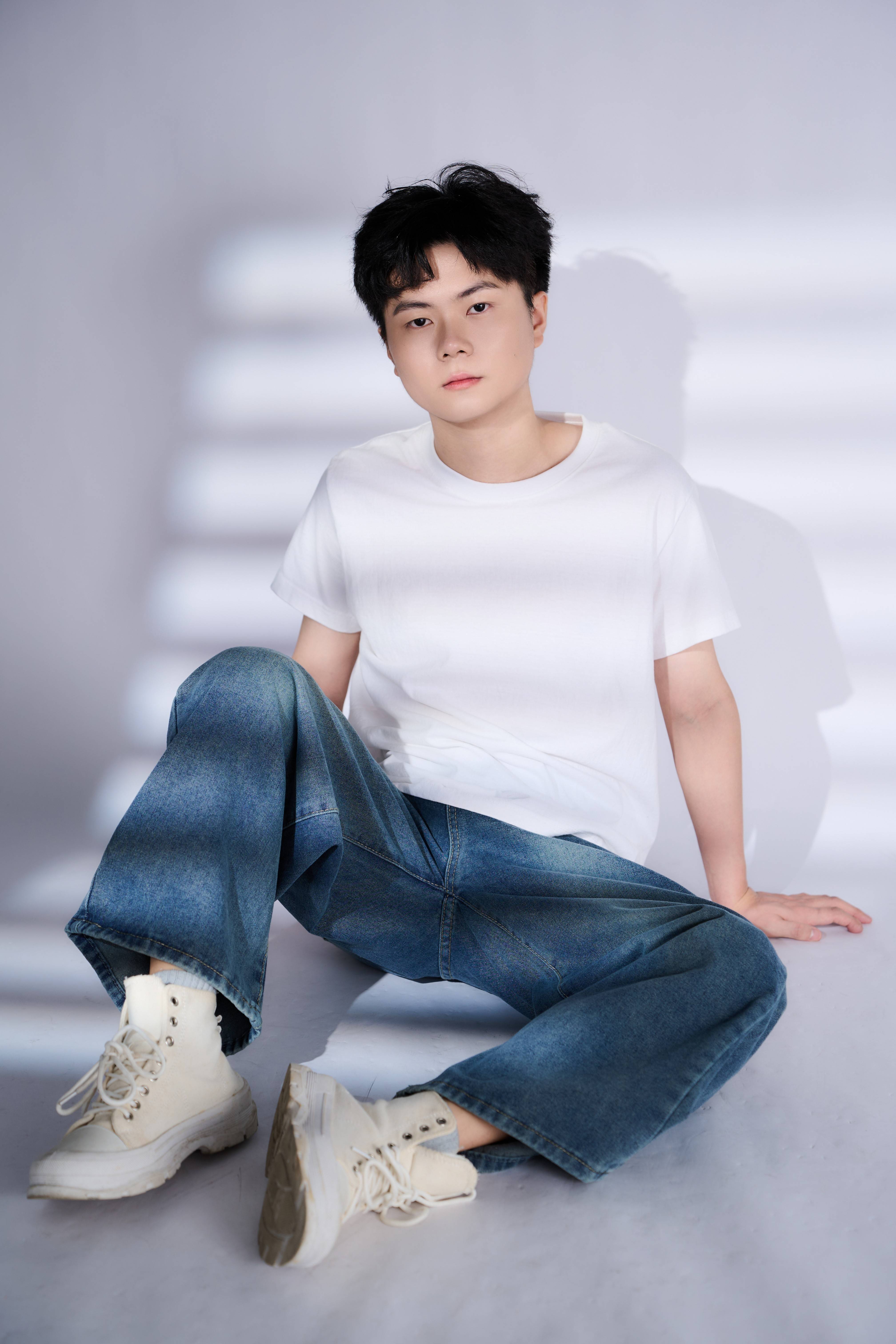 霖：在多元中定义新人魅力ky开元棋牌新人模特苏虹(图11)