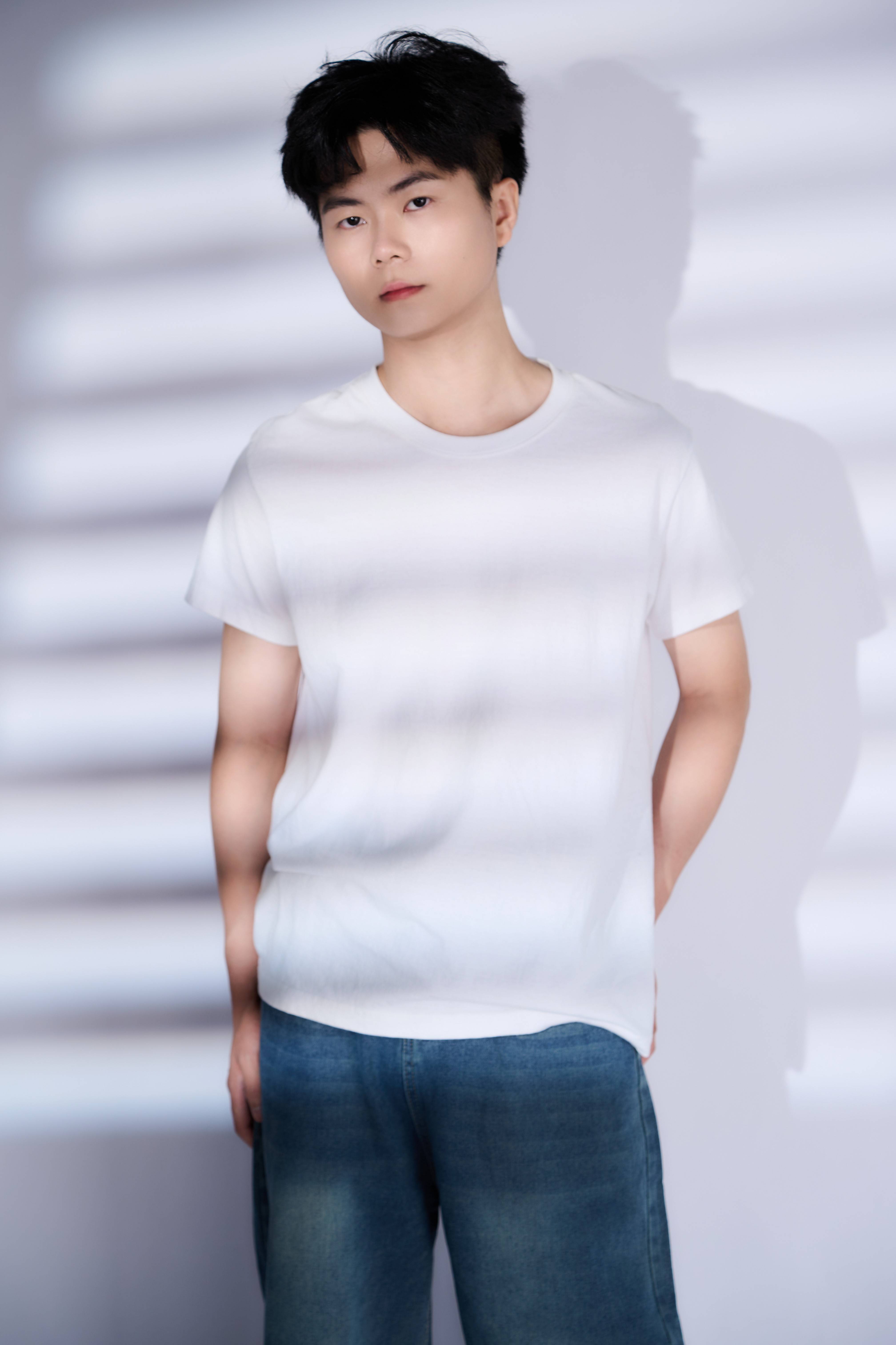 霖：在多元中定义新人魅力ky开元棋牌新人模特苏虹(图13)