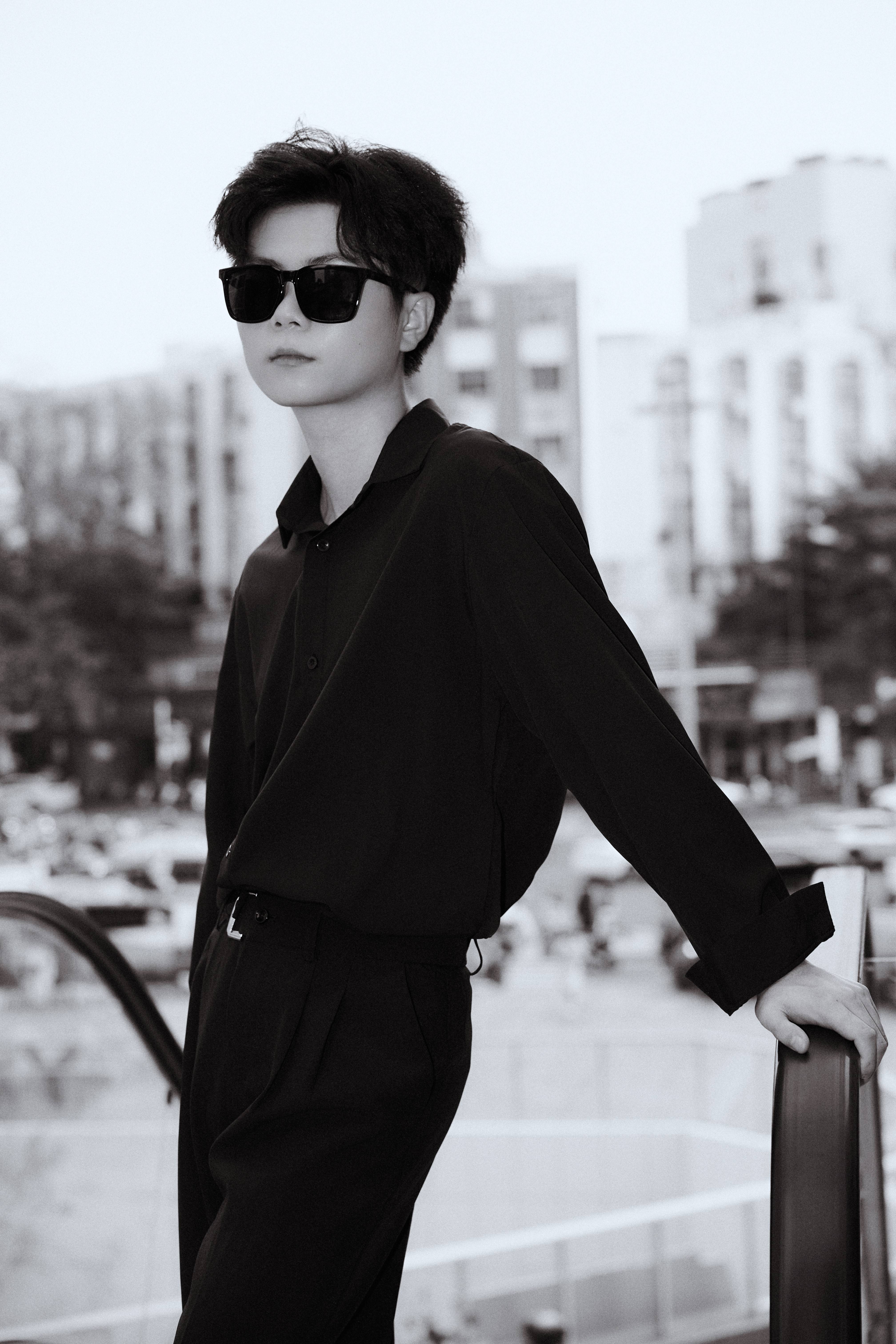 霖：在多元中定义新人魅力ky开元棋牌新人模特苏虹(图16)