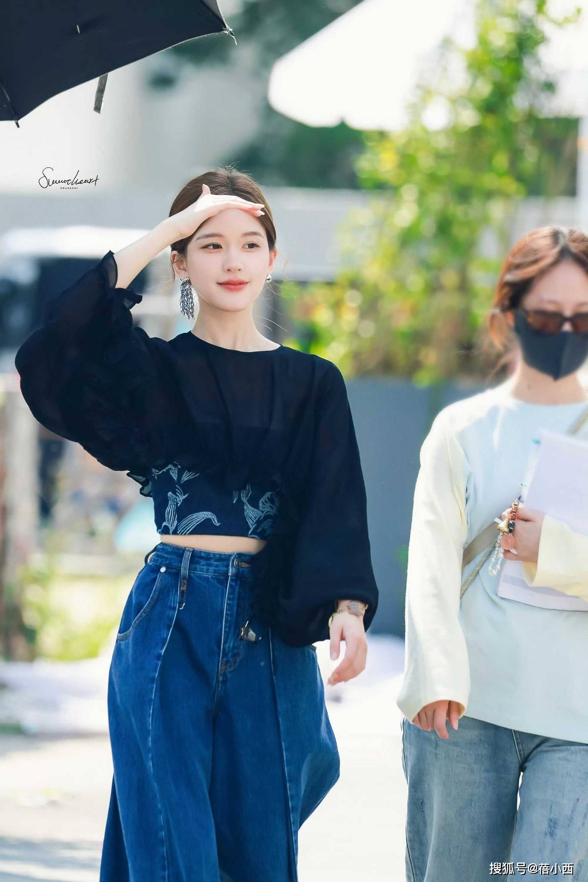 对称才好看果然时尚的尽头是国风开元棋牌赵露思穿新中式耳环不戴(图2) 对称才好看果然时尚的尽头是国风开元棋牌赵露思穿新中式耳环不戴(图2)