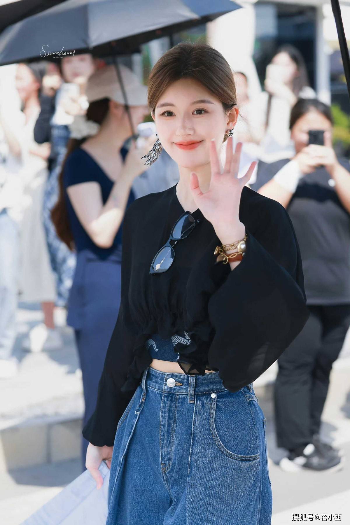 对称才好看果然时尚的尽头是国风开元棋牌赵露思穿新中式耳环不戴(图6) 对称才好看果然时尚的尽头是国风开元棋牌赵露思穿新中式耳环不戴(图6)