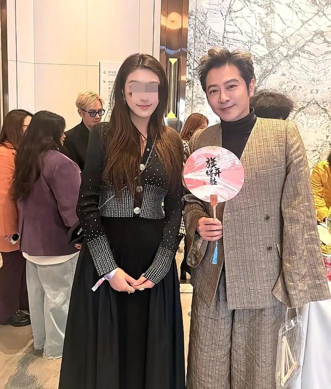 霸王茶姬创始人婚礼穿中式粉裙腰细脸嫩开元棋牌app文咏珊产后首露面参加(图11)