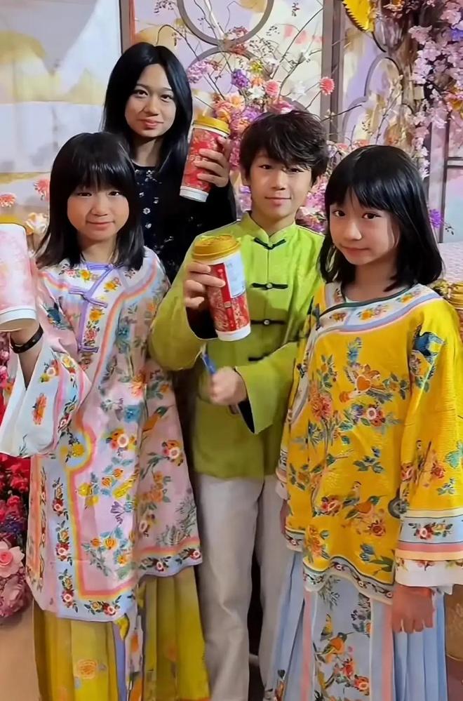 霸王茶姬创始人婚礼穿中式粉裙腰细脸嫩开元棋牌app文咏珊产后首露面参加(图12)