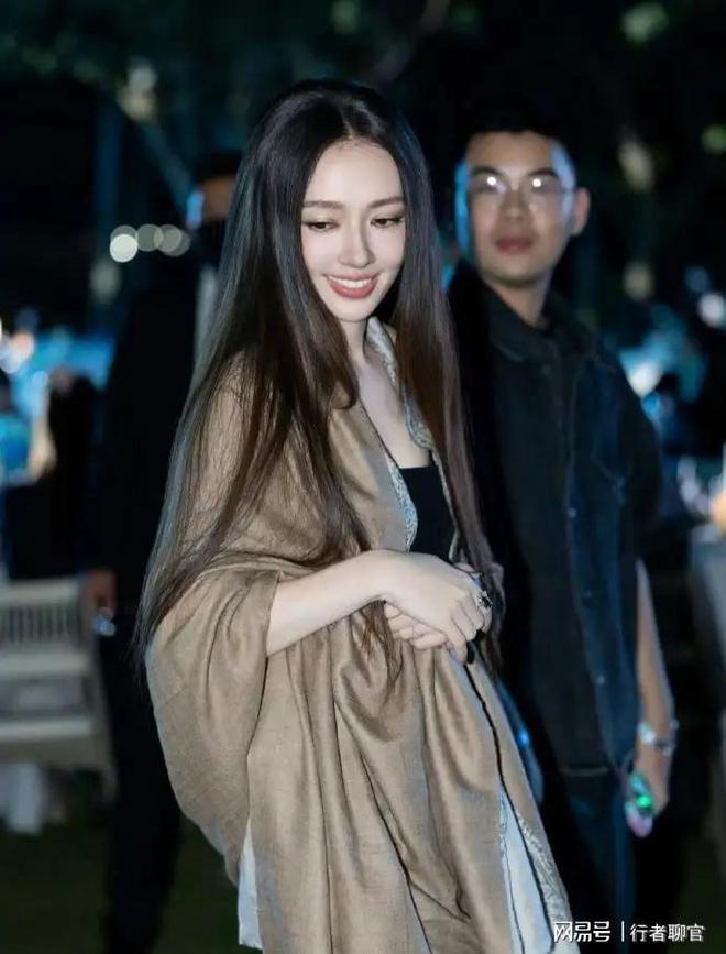 钱向佐带娃有时异地但豪门日子藏不住了开元棋牌试玩郭碧婷手撕谣言：婆婆给(图10)