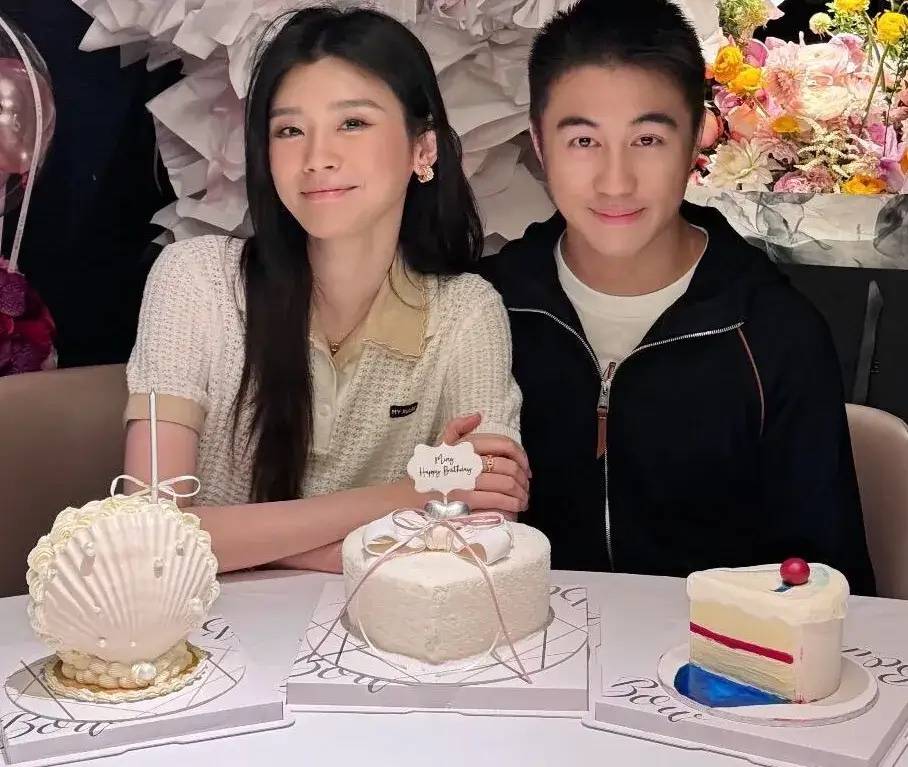 元针织衫配12万耳饰超大芍药花束10w开元ky棋牌37岁奚梦瑶的豪门生日千(图3)