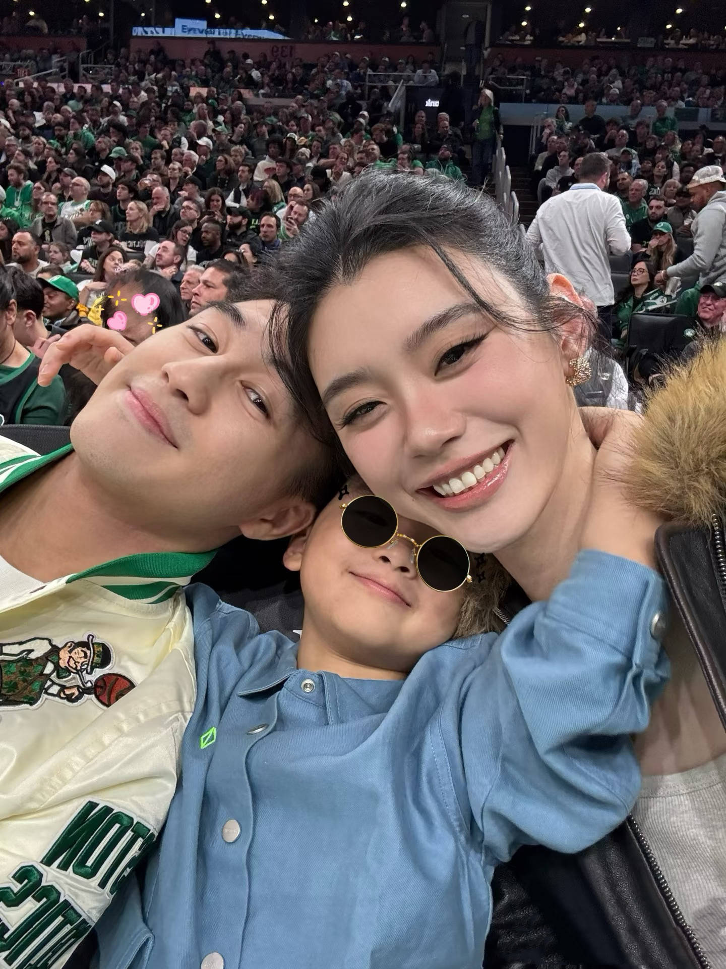 元针织衫配12万耳饰超大芍药花束10w开元ky棋牌37岁奚梦瑶的豪门生日千(图5)