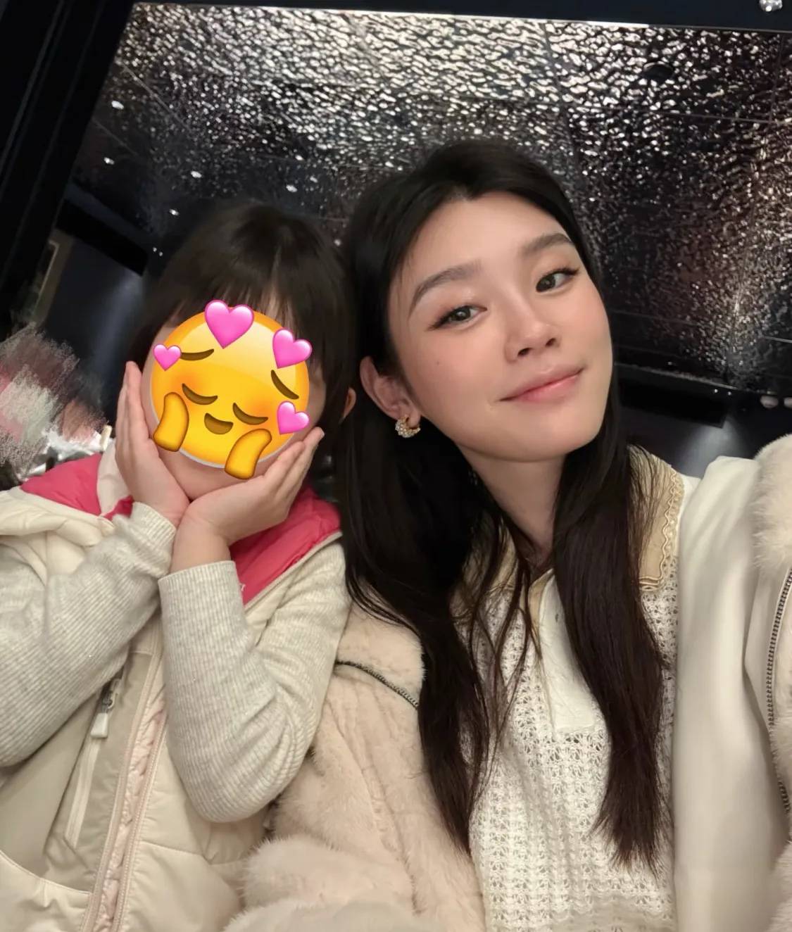 元针织衫配12万耳饰超大芍药花束10w开元ky棋牌37岁奚梦瑶的豪门生日千(图10)